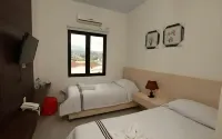 Summer Hotel Bitung - parking