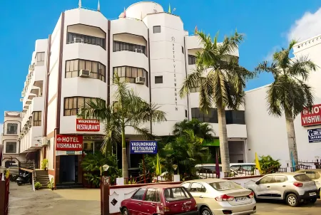 Dayals Отели рядом со станцией Charbagh Railway Station