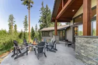Group friendly, mt-view home with firepit, bunk house and screened-in dining