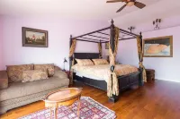 Luxury 5BR designer home w/ private pool, newly renovated in Aug23