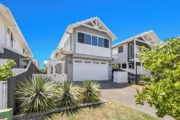 'The Palms on Nautilus' - Beach house on the park & sea