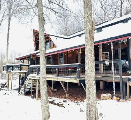 Stylish, Luxury Mountain House 10 Mins to Windham