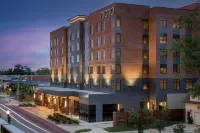 Motto by Hilton Bentonville Downtown - Parkplatz