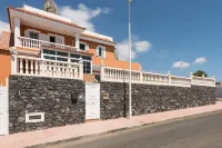 Villa Naranja with private heated pool, sea views