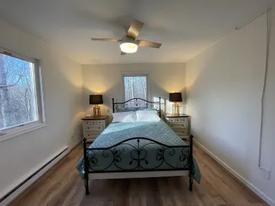 5 min walk to ski lifts & lodge! 25% off ski lifts & tubing! Modern, clean home!