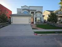 Desert Oasis, Spacious 4-bedroom house 2 king bed w/ Heated Pool & Jacuzzi Hotels near Marshalls