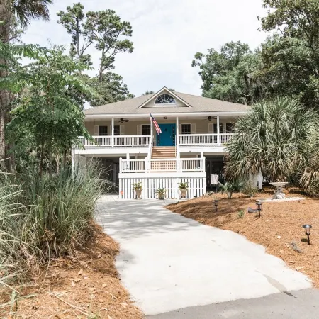Exceptional 4 Bedroom Coastal Cottage with Heated Pool Access, Walk to the Beach