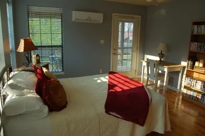 Baker Ford Apartment - Cheerful vintage 1 bedroom