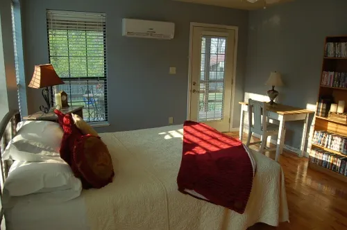 Baker Ford Apartment - Cheerful vintage 1 bedroom