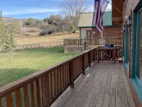 Cozy, Quiet Small Town Log Home. With Beautiful Mountain View. Hotels in Collbran