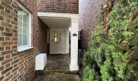 Spacious 3-Bedroom Luxury Home with Garden – North London Retreat