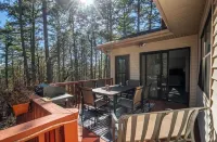 Darling HSV Home just minutes from Main Gate!