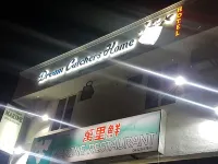 DreamCatchers Home Hotels near Puncak Bukit Tokki