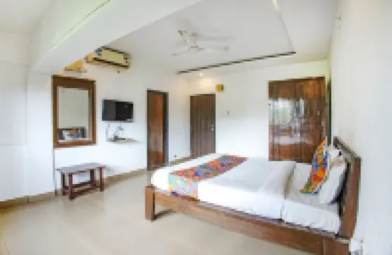 FabHotel Comfort Stays - Nr Miramar Beach Hotels near Miramar Beach