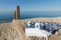 Two bed Apartment With Sea Views in Bognor Regis Hotels near University of Chichester