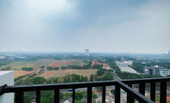 Cozy Studio Tree Park Apartment Near BSD City