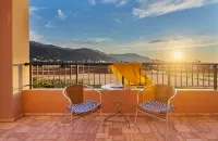 Golden Bay Apartments-Garden Haven - Ocean View