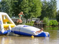 Luxurious lodge with airco, located beside a lake