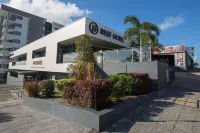 Gladstone Reef Hotel Motel Hotels near Queens Hotel Motel Gladstone
