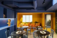 Coeo Pod Hostel Beatas Hotels in Малага
