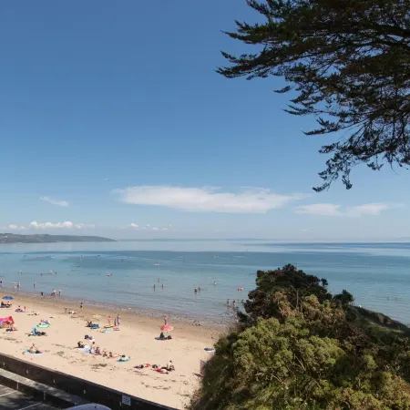 Pleasant View - Direct Beach Access, Sea Views and Parking