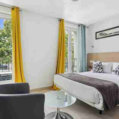 Hôtel Le National Clichy Paris Rooms