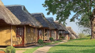 Mpale Cultural Village Hotel di 