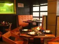 Kyriad Hotel Indore by Othpl Hotel di Indore
