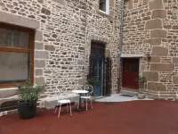 Urban premium ground floor cottage for 2-6 pers historic Fougeres, Label House of Fr. Hotels in Fougères
