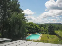 Luxury Berkshire Retreat with Pool and Hot Tub and Sleeps 18 - Villas