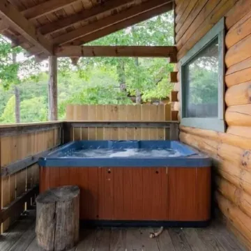 Chelle's Sanctuary 2 Bedroom Cabin by RedAwning