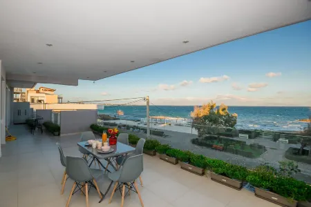 Beachfront Artemida Retreat - Peony Seabreeze Gem Отели в г. Артеми