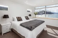 Picton Waterfront Apartments Hotels in Bay of Many Coves