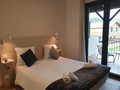 Hotel Cote et Lac Các khách sạn ở Biscarrosse