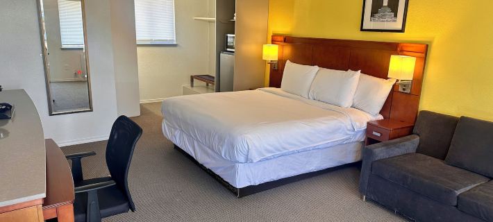 Lakeshore Inn Water Front Hotels in Grant County