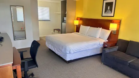 Lakeshore Inn Water Front