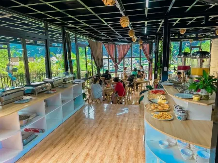 Plum Homestay - Hostel Отели в г. Lung Cu