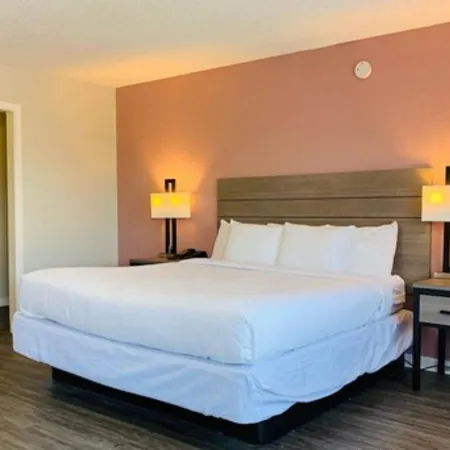 Econo Lodge Inn & Suites