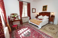 Villa Aimée Luxury Apartments with Heated Pool