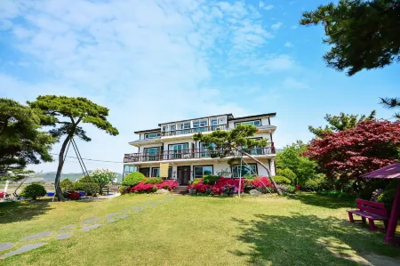 Ganghwa Pastel Pension Отели рядом с достопримечательностью «Dongmak Beach»