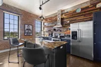 Downtown Loft Amazing Bath Tub & Shower #9 Hotels in Perry County