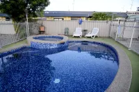 Rodney Motor Inn - Kolam Renang