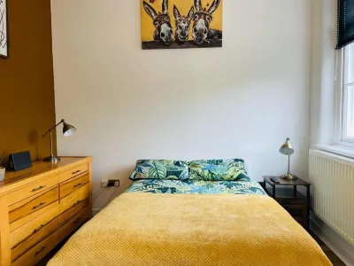 2 Bed Self Contained Apartment Wrexham Hoteles cerca de YWAM Cymru/Wales