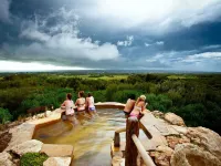 Moonlight Bay Apartments - Hot Tub