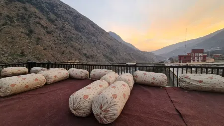 Point One Отели в г. Сват