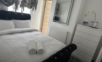 House - Sleeps 6 - Garden - Seaside - Pet Friendly