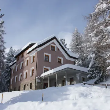 Hostel by Randolins Hotels near Corviglia