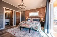 Romantic Cabin Retreat by Ghosal Luxury Lodging - Private Pools