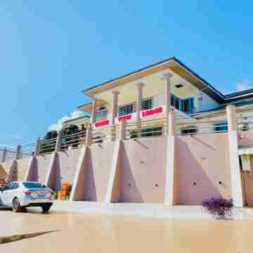 Luxurious Ten-Bedroom Lodge Apartment Hotel Exterior