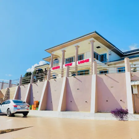 Luxurious Ten-Bedroom Lodge Apartment